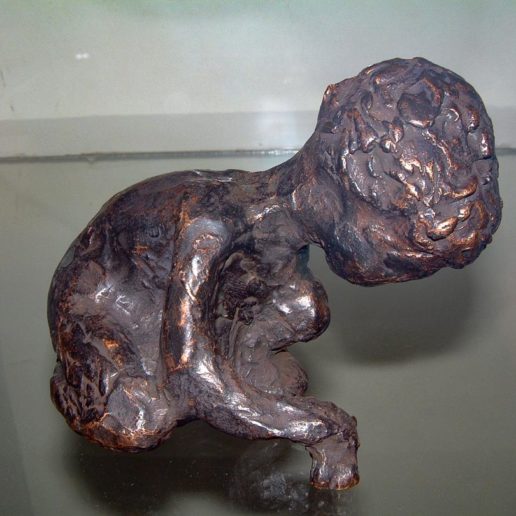 "L'enfant joue", sculpture en bronze. Taille 10x12x8cm.