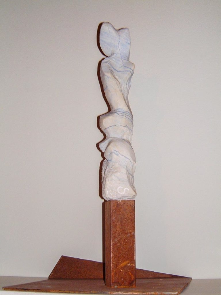 "Fumée d'usine", pièce unique, sculpture en acier et pierre bleue du Brésil. Taille 40x20x20cm.