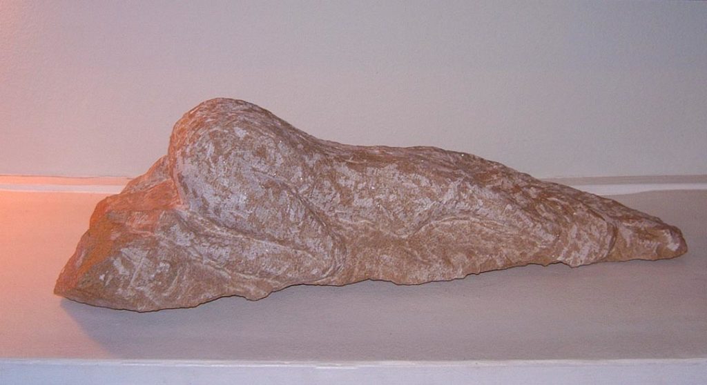 "Cul en l'air", pièce unique, sculpture en pierre de Saint Martin Belleroche. Taille 40cm.