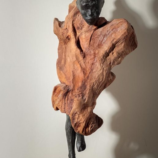 "L'enfant danse", sculpture en marbre grand antique et bronze. Taille 40x22x14cm.