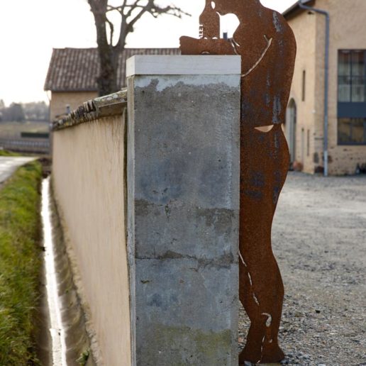 "Il aime son vin", sculpture en acier, enseigne. Taille 180x60x1cm.