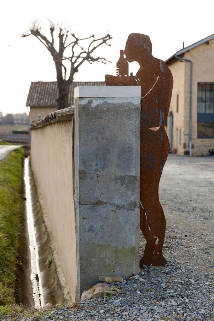 "Il aime son vin", sculpture en acier, enseigne. Taille 180x60x1cm.