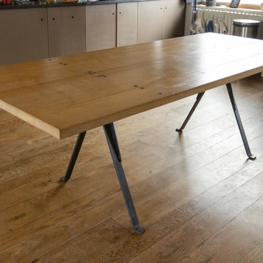 Mobilier bois acier, table. Taille 80x180cm.