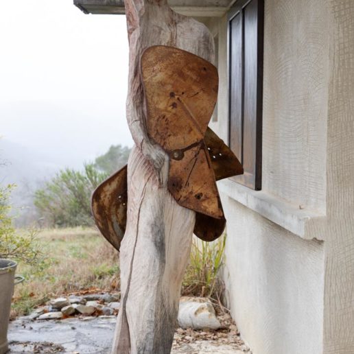 "Haute soudure", pièce unique, sculpture en bois peint et métal. Taille 210x60cm.