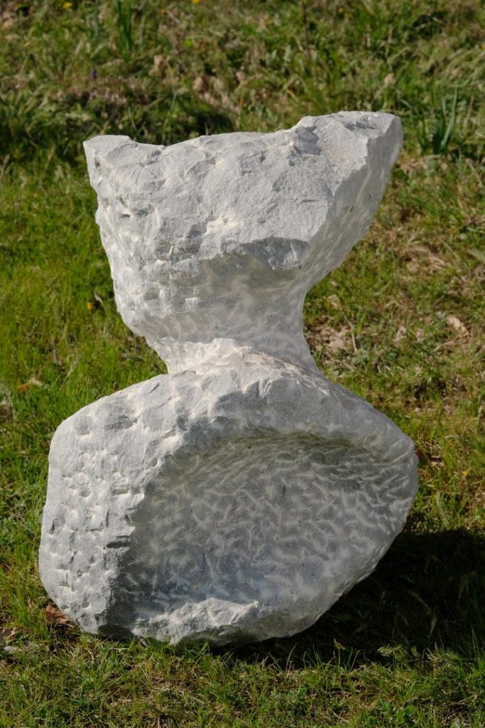 "Nain de jardin", pièce unique, sculpture en marbre d'Aime. Taille 42x35cm.